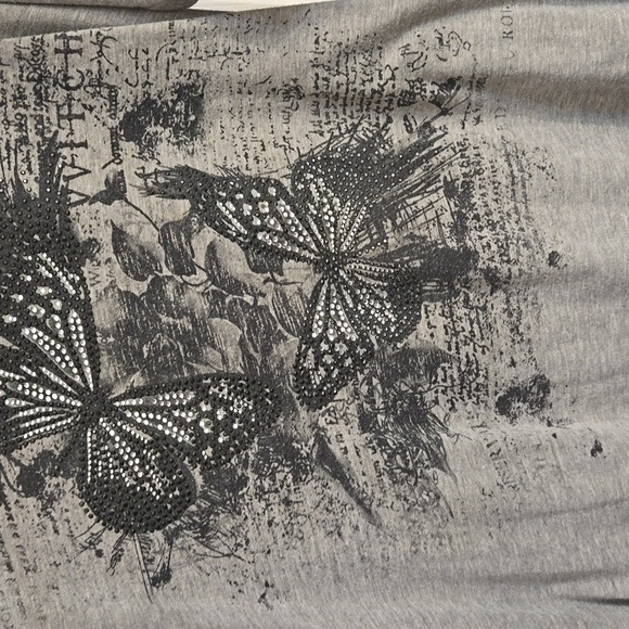 3 for $20☢️Shirt,tee,long sleeve,butterfly,grey,black,fancy back - Picture 6 of 9